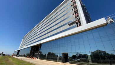 Projeção do novo Hospital de Urgências de Goiânia com investimento de R$ 500 milhões.