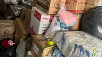 Doações de mantimentos e itens de necessidade básica organizados para envio à Venezuela.