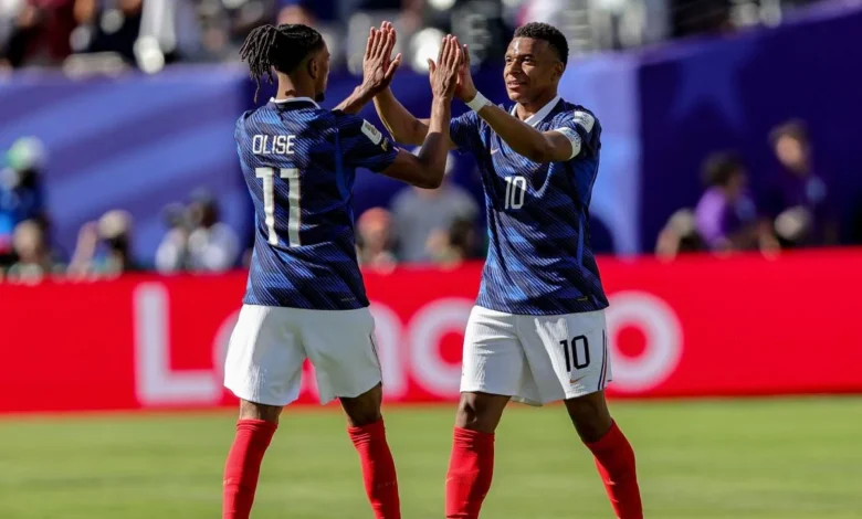 Mbappé e Dembélé comemorando gol na Copa do Mundo 2026.