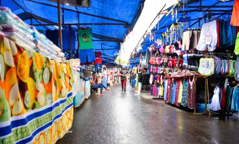 Bancas da Feira Hippie em Goiânia sem energia elétrica.