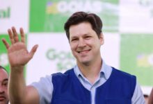 Daniel Vilela discursando em evento político.