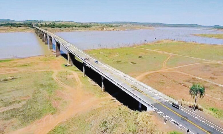 Vista da ponte sobre o rio Paranaíba entre Goiás e Minas Gerais.