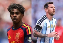 Seleções de futebol da Espanha e Argentina em campo.