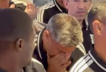 Árbitro esloveno Slavko Vincic durante partida de futebol.