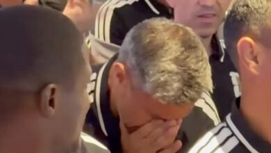 Árbitro esloveno Slavko Vincic durante partida de futebol.