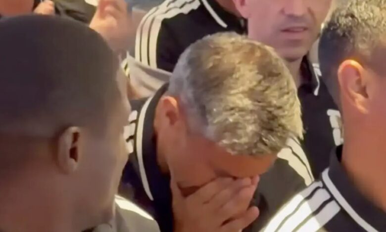 Árbitro esloveno Slavko Vincic durante partida de futebol.