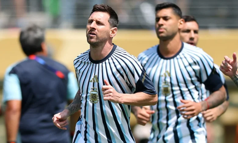 Lionel Messi e Lamine Yamal em campo antes da final da Copa do Mundo 2026.