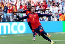 Jogadores da Espanha comemoram o título da Copa do Mundo 2026.