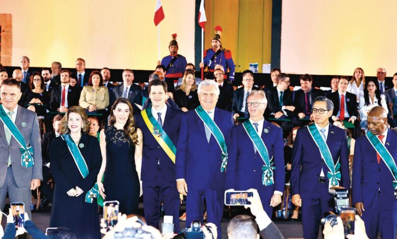 Ronaldo Caiado em solenidade com autoridades e apoiadores em Goiás.