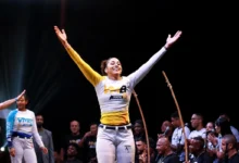 Pamella Dandara, capoeirista goiana, em ação durante treinamento.