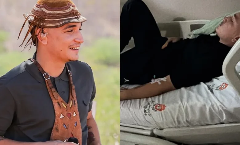 João Gomes deitado em maca hospitalar recebendo medicação intravenosa, acompanhado por sua esposa Ary Mirelle.