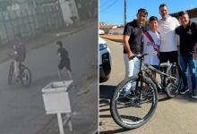 Menino em Goiás com nova bicicleta doada pela comunidade.