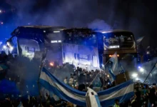 Protesto de torcedores argentinos no Obelisco em Buenos Aires.