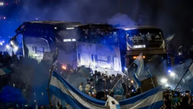 Protesto de torcedores argentinos no Obelisco em Buenos Aires.