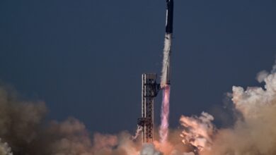 Nave Starship da SpaceX em voo de teste.