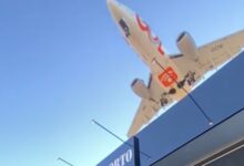 Avião sobrevoando bar em Goiânia.