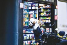Fachada de uma distribuidora de bebidas em Goiânia durante o dia.