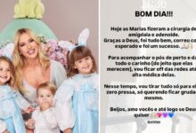 Virginia Fonseca segurando suas duas filhas pequenas em um ambiente hospitalar.
