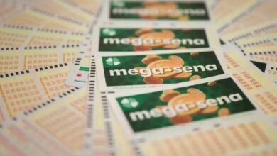 Imagem de bilhete da Mega-Sena com números sorteados.