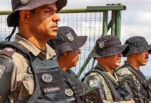 Policiais militares em formação em Goiás.