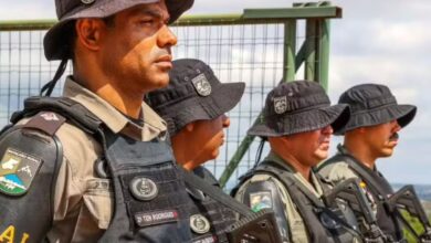 Policiais militares em formação em Goiás.