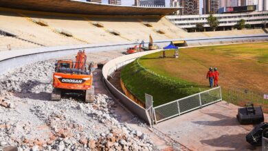 Início das obras de demolição no estádio Serra Dourada, Goiânia.
