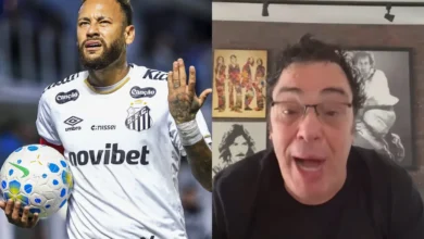 Neymar Jr. em campo, vestindo a camisa do Santos.