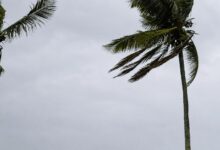 Céu nublado sobre uma cidade de Goiás, prenunciando vendaval.
