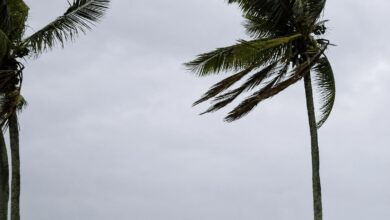 Céu nublado sobre uma cidade de Goiás, prenunciando vendaval.