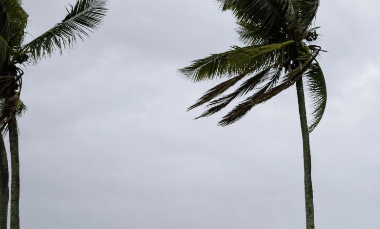 Céu nublado sobre uma cidade de Goiás, prenunciando vendaval.