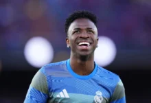 Vini Jr. em ação pelo Real Madrid em campo.