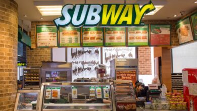 Fachada de uma loja da Subway.
