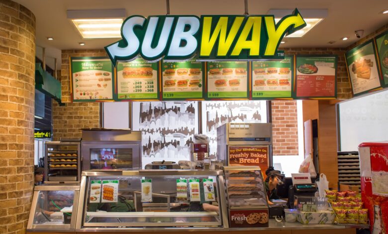 Fachada de uma loja da Subway.