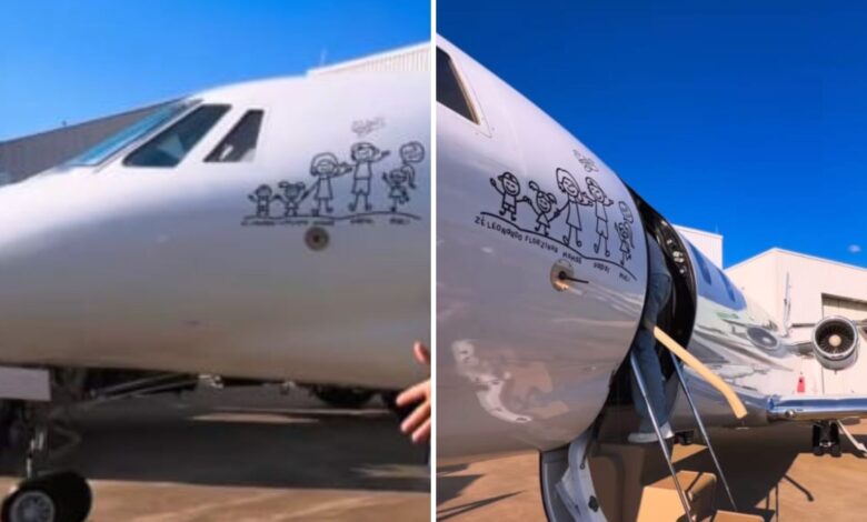 Zé Felipe e Virginia Fonseca ao lado do avião com adesivo da família.