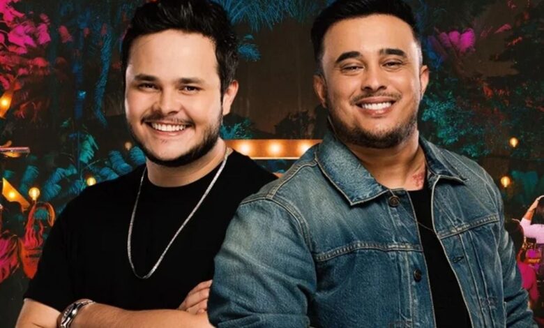 Matheus e Kauan em apresentação ao vivo.