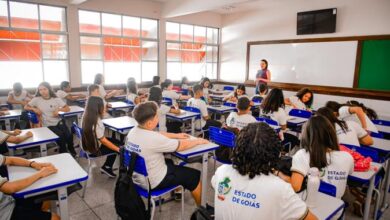 Estudantes do ensino fundamental em Goiás durante aula.