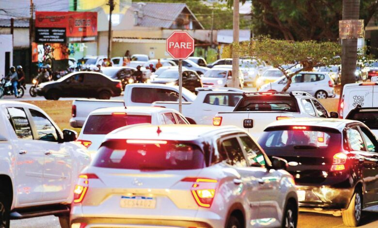 Rotatória na Avenida Viena, no bairro Parque Amazônia, em Goiânia.
