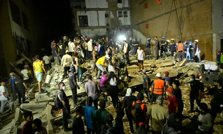 Prédio destruído após terremoto na Colômbia.