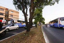 Avenida Rio Verde em Goiânia com bloqueio para obras do BRT Norte-Sul.