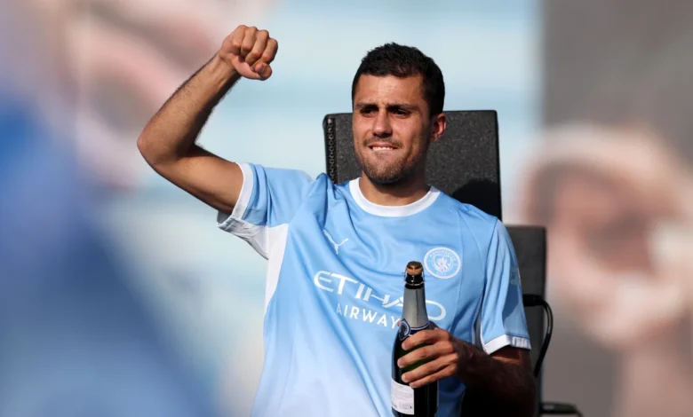Rodri durante apresentação no Barcelona após deixar o Manchester City.