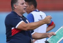 Técnico Zé Humberto em campo.