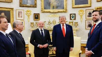 Presidentes Lula e Trump em reunião na Casa Branca.