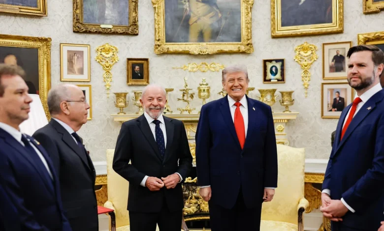 Presidentes Lula e Trump em reunião na Casa Branca.