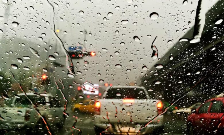 Céu nublado com nuvens escuras em Goiás, indicando previsão de chuva.