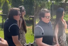 Cantor sertanejo Giovani com sua nova namorada em evento público.