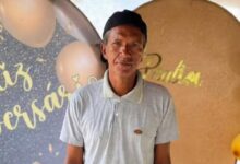Grupo de pessoas em busca de homem desaparecido durante romaria no Tocantins.