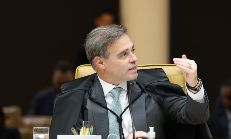 Ministro do STF André Mendonça em evento público.