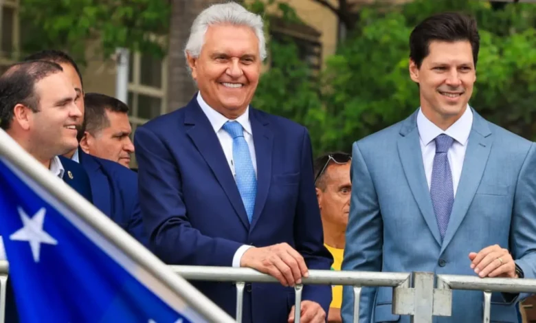 Ronaldo Caiado e Daniel Vilela lado a lado em evento político em Goiás.