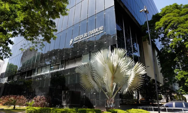 Imagem do prédio do Tribunal Regional do Trabalho de Goiás.