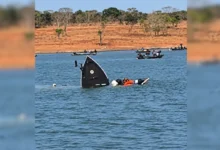 Bombeiros e equipes de resgate no Lago Bonsucesso, Jataí.